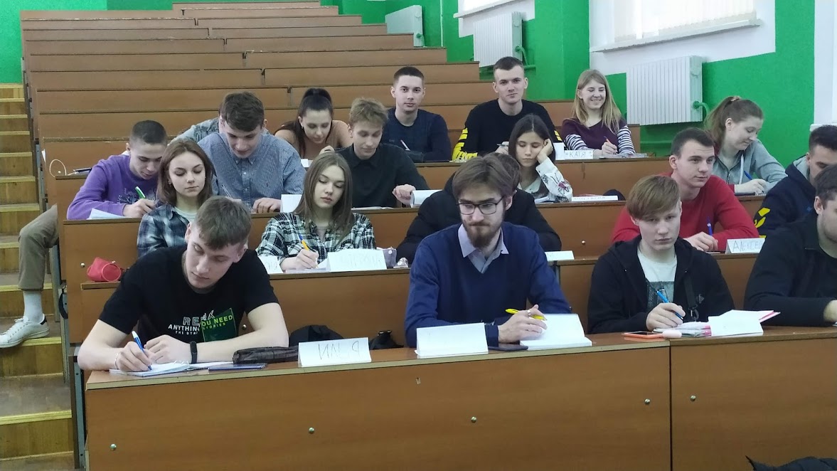 Studenty na lektsii