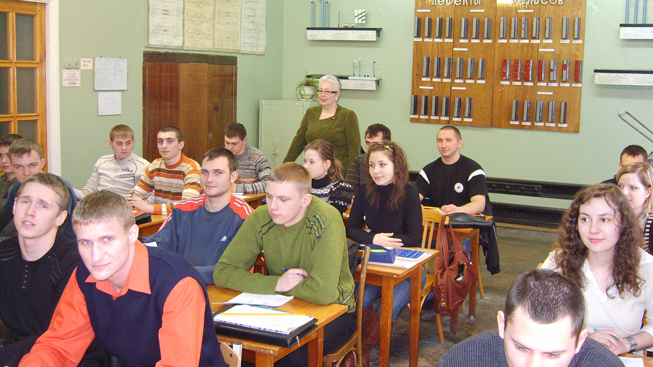 Старший преподаватель Жуковец А.Г. ведет занятия у студентов V курса